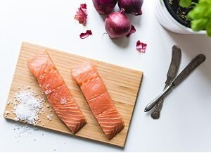 Salmão grelhado com molho de laranja